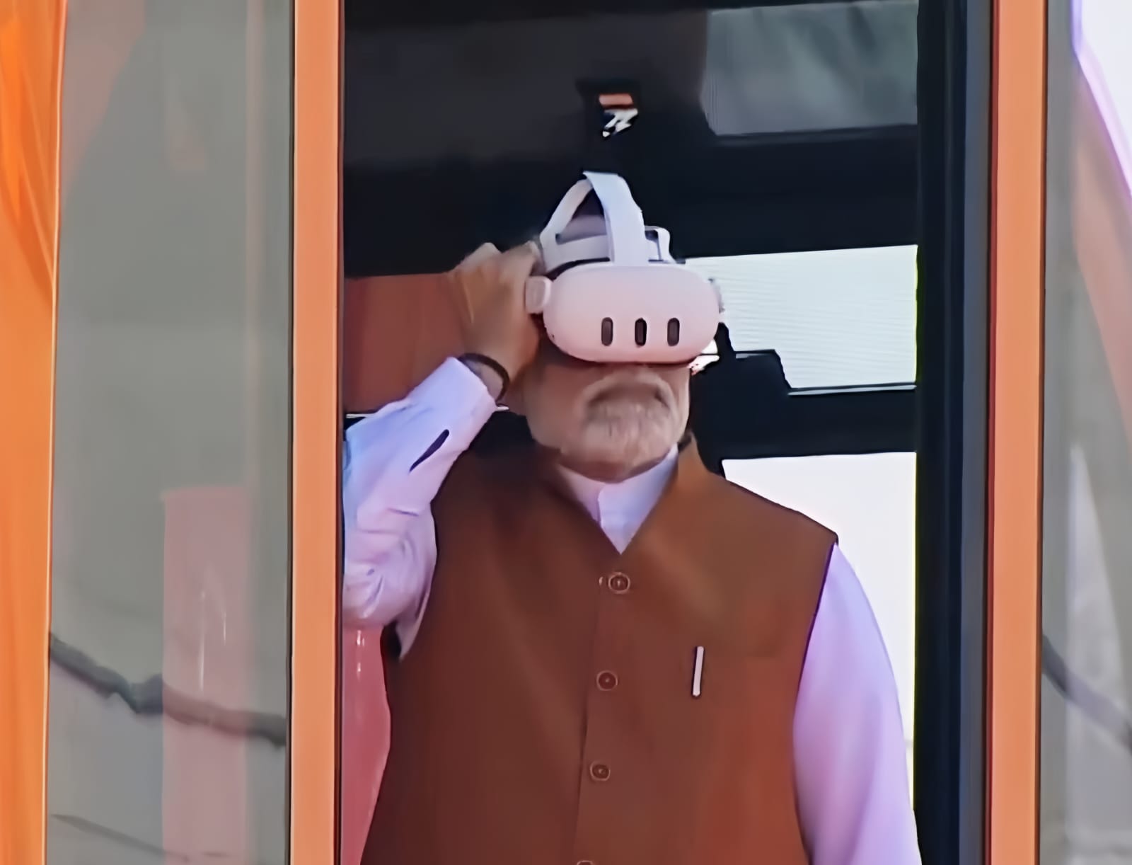 Read more about the article भविष्य की खोज: PM MODI with VR
